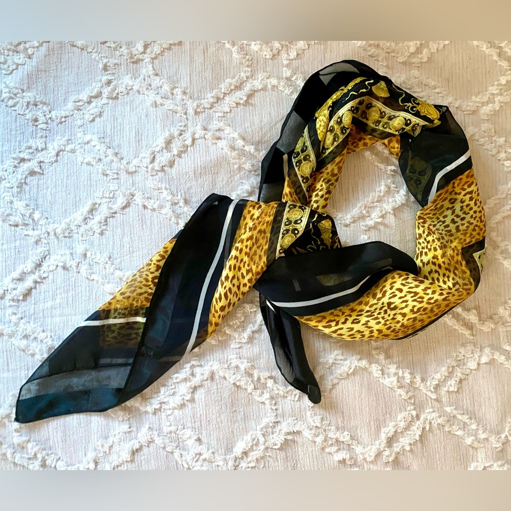 COPY - π BEAUTIFUL LEOPARD SCARF - Picture 2 of 16